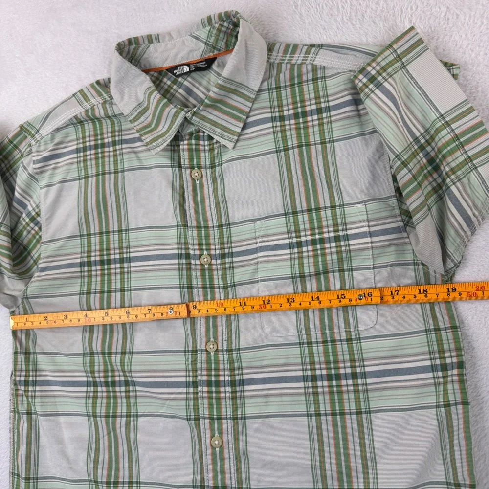 The North Face Plaid Button Up Shirt Mens Small Green Short Sleeve Hiking
